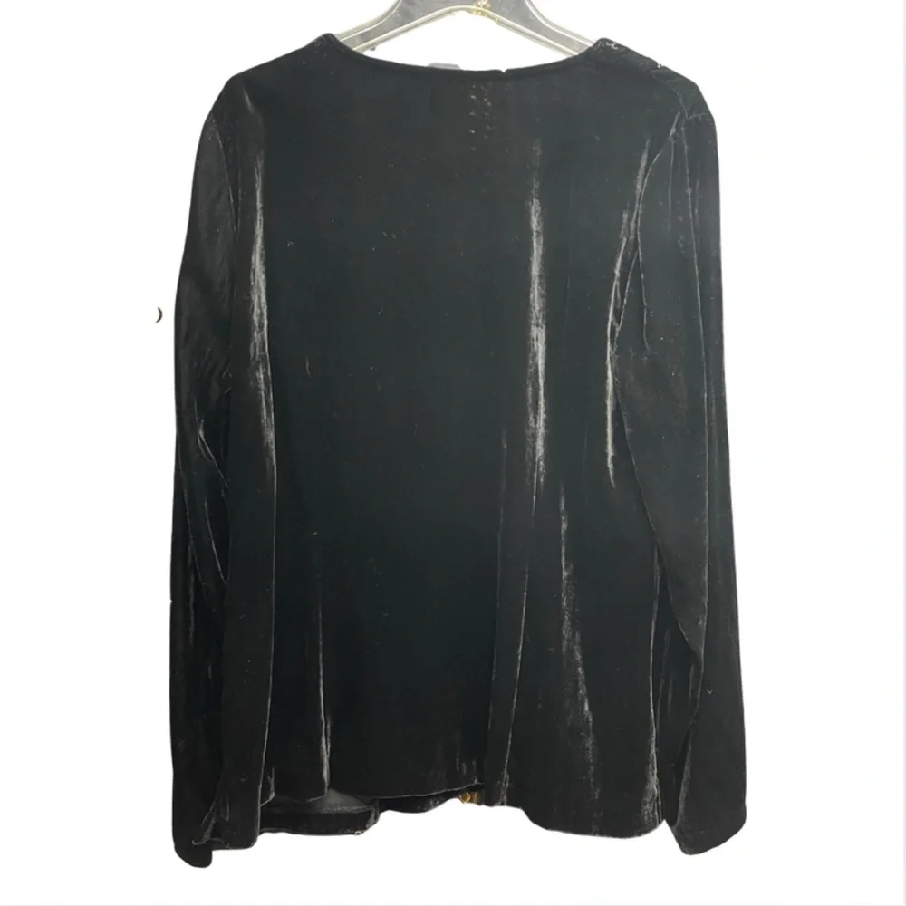 NWT Emma James Black Velvet Notched Neckline Top with Beaded Sequin Accent,Sz 16 - Picture 2 of 6